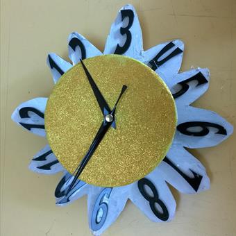 Y8 clock using multi materials